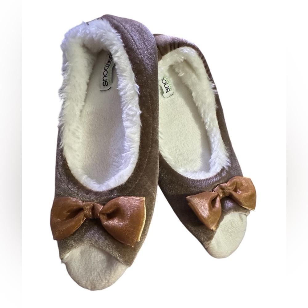 NWT sz 5-6 snoozies non slid slippers